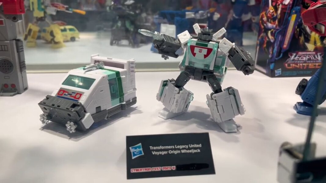 Image Of Titan Class Tidal Wave And Cybertronian Wheeljack Reveals At Cybertron Fest 2023  (7 of 43)